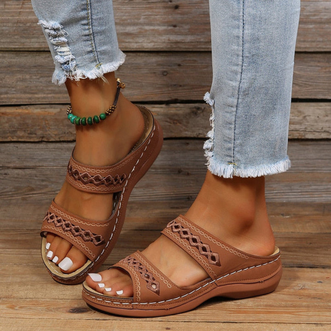 sandals – 4